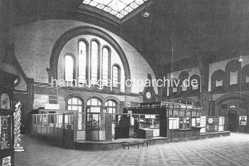 1920_Altona_bahnhof_alter_Altonaer_Bahnhof_Gothik_Empfangshalle.jpg
