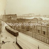 1930_Hamburg_Altona_Hafen_Hafenbahn_Schellfischtunnel_Historische-Ansicht_Grosen-Elbstrase_geschlossene-Guterwaggons_Hafenbahn
