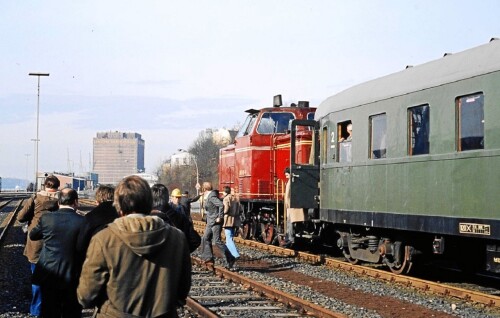 1977_V_65_BR_265_V_100_BR_212_VLV_Hechtwagen_Lubecker_Eisenbahnfreunde_Hamburg_Altona_Hafen_Hafenbahn_Schellfischtunnel_-3.jpg