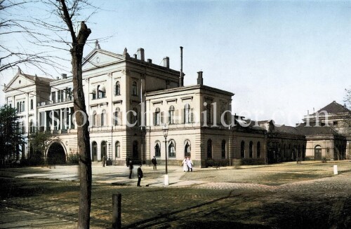 Altona_Bahnhof_1870_spateres_Rathaus.jpg