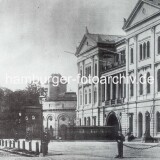 Altona_Bahnhof_1871_spateres_Rathaus-2