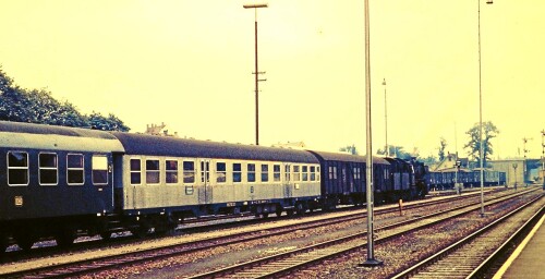 Villingen_Bahnhof_BR_050_560_Eilzug_Silberling_UmbauwagenSchwarzwaldbahn_Bahnstrecke_Eisenbahn_1972_a.jpg