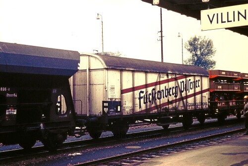 Villingen_Bahnhof_Furstenberg_Pilsener_gedeckter_Guterwagen_Schwarzwaldbahn_Bahnstrecke_Eisenbahn_1972_a.jpg