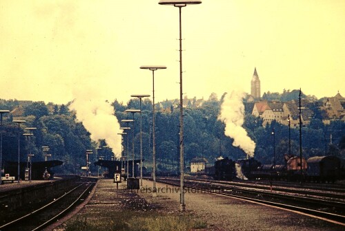Rottweil_Bahnhof_Bahnsteig_Oberleitung_Gleise_Deutsche_Bundesbahn_1972_DB-0.jpg
