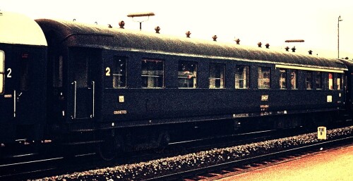 Bahnhof_Immendingen_SNCF_Waggon_1.-und_2.-Klasse_Reisezugwagen_D-Zug_1972.jpg