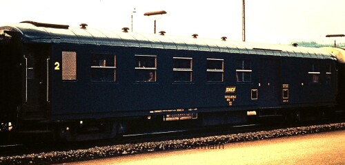 Bahnhof_Immendingen_SNCF_Waggon_Halbgepackwagen_2.-Klasse_1972.jpg