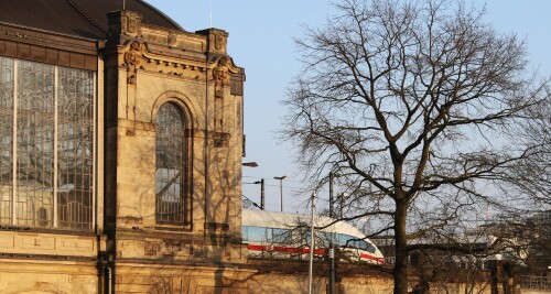 a Bahnhof Dammtor Hamburg 2025 Hamburg Rotherbaum Planten un Bloomen Gebäude (11)