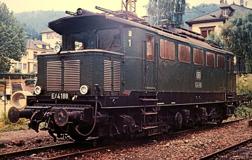 E_44_188_Zell_Wiesentahl_Bahnhof_1967-1a.jpg