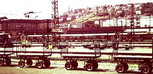 E_10_393_E_10.3-Stuttgart_Hauptbahnhof_Bahnhof_Hbf_Bahnsteig_1966.jpg