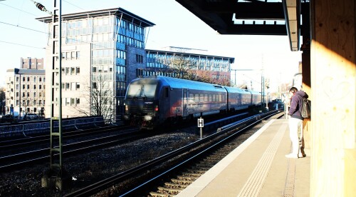 Holstenstrase_Hamburg_Bahnhof_Taurus_OBB_Night_Jet_Feb_2025-1.jpg