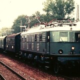 E_18_08_grau_Munchen_Hbf_Stanberger_Bahnhof_Donnerbuchsen_50_Jahre_Deutsche_Bundesbahn