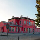 Murnau_Bahnhof_Empfangsgebaude_Mittenwaldbahn_Okt_2023-1