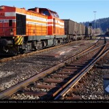 Guterzug-Lokomotive_AL_41_der_Augsburger_Localbahn_und_abgestellte_Guterwagen_im_Bahnhof_Schongau