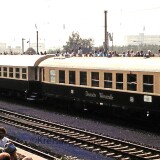 BR_01_Hechtwagen_Deutsche_Weinstrase_Umbauwagen_3-Achser_Nurnberg_Dutzendteich_Bahnhof_1985_Verkehrsschau