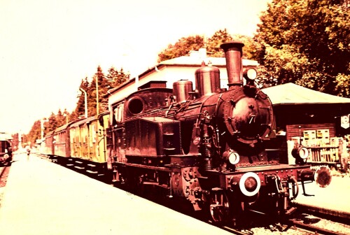Tegernseebahn_Dampflok_Gmund_Bahnhof_1972_Dampflok_TAG_7_Schwerdtfeger-1.jpg