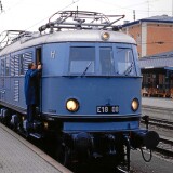 E_18_08_E_18_03_Passau_Bahnhof_Schurzenwagen_historischer_Zug_DRG_Lackierung_F