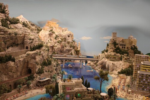 Miniaturwunderland_Modell_Gauge_1_87_H0_Italia_ItalienKuste_Mare_Meer_Strand-3.jpg