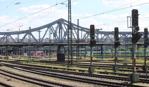 Darmstadt Hauptbahnhof Jugendstil Stahlbrücke 2025 Mai (0c)
