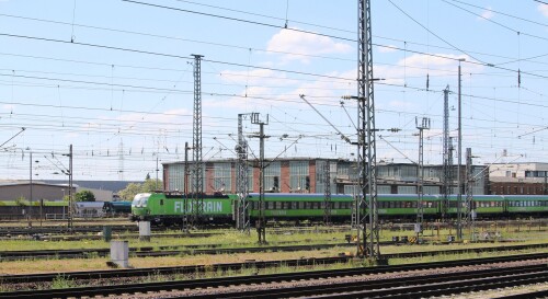 Darmstadt Hauptbahnhof Bahnhofsvorfeld 2025 Mai Hbf (3f)Vectron BR 193 Flix Train