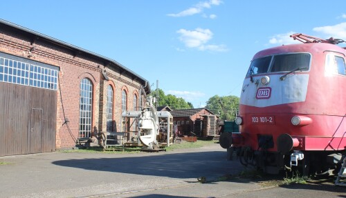 Eisenbahn Museum Darmstadt Kranichstein (7) BR 103 101 orientrot