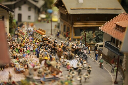 Sudtirol_Norditalien_MiWuLa_Miniaturwunderland_Hamburg_H0_u_alte_Feste_Damonen_Volksfest-6.jpg