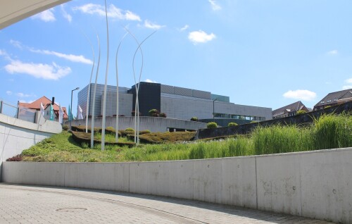 Tuttling Bahnhof Mai 2025 a Kreisel Unterführung Springbrunnen (1)