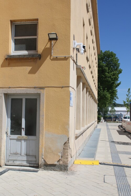 Tuttling Bahnhof Mai 2025 ca Empfanhgsgebäude Fassade