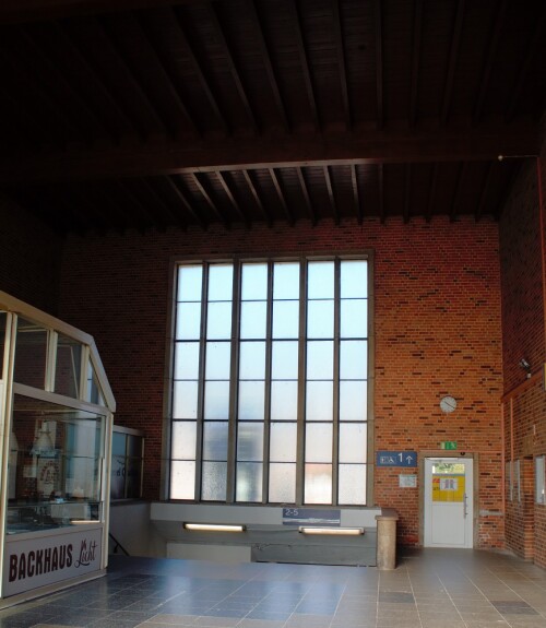 d Tuttlingen Bahnhof Empfangshalle 2023 (2)