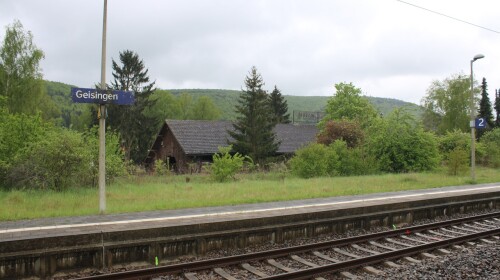 Geisingen Bahnhof Empfangsgebäude Gleise Bahnsteig (0)