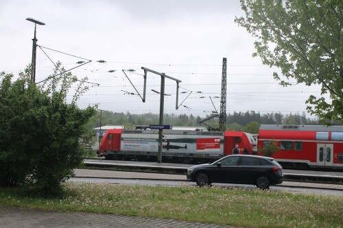 Regional Express BR 145 Doppekstockwagen Immendingen Bahnhof Empfangsgebäude Gleise Bahnsteig (1)