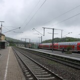 Regional_Express_BR_145_Doppekstockwagen_Immendingen_Bahnhof_Empfangsgebaude_Gleise_Bahnsteig-2