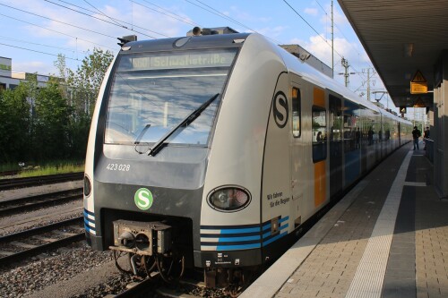 Boblingen_Hbf_Hauptbahnhof_2025_Mai-17_BR_ET_423_Stuttgarter_S-Bahn.jpg