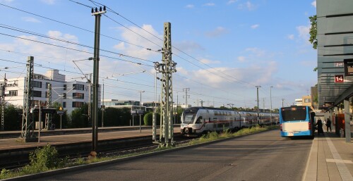 Boblingen_Hbf_Hauptbahnhof_2025_Mai-19_Kiss_Stadler_IC_2_BR_4110.jpg