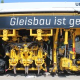 c_Gleisstopfmaschine_Plasser_u_Theurer_09-32_4S_Dynamoc_Willke_Gleisbau_Ludwigslust_2025_Juni_26_Eroffnung_Lokschuppen-4