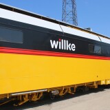 c_Gleisstopfmaschine_Plasser_u_Theurer_09-32_4S_Dynamoc_Willke_Gleisbau_Ludwigslust_2025_Juni_26_Eroffnung_Lokschuppen-7