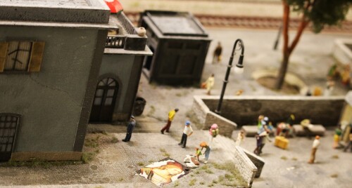 Miniaturwonderland_Italy_train_station_Miniaturwunderland_MiWula_Masstab_H0_ab-2.jpg