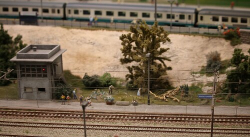 Miniaturwonderland_Italy_train_station_Miniaturwunderland_MiWula_Masstab_H0_plattform_Bahnsteig-2.jpg