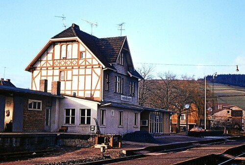 Heimboldshausen_Bahnhof_Bahnhofsgebaude_1967.jpg