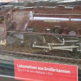 Duchess_of_Hamilton_BR_british_Railway_LMS_London_Midland_Scotish_Railway_Stromlinienlokomotive_rot_Duchess_class_no_6229_Coronation_class_Spur_2_Museum_Schramberg