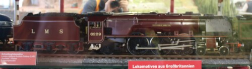 LMS_London_Midland_Scotish_Railway_Stromlinienlokomotive_rot_Duchess_class_no_6229_Coronation_class_Spur_2_Museum_Schramberg.jpg