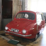 Fuldamobil_NWF_200_fur_schwerbehinderte_Lenkradsteuerung_rot_Automuseum_Schramberg_2025_Mai-1