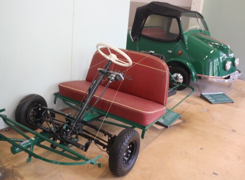 Kroboth_Allwetterroller_3_Wheeler_Dreirad_grun_1954_Automuseum_Schramberg_2025_Mai-1s-1.jpg