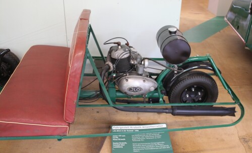 Kroboth_Allwetterroller_3_Wheeler_Dreirad_grun_1954_Automuseum_Schramberg_2025_Mai-2g.jpg