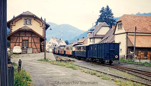 Schonau_Bahnhof_Lok_105_Schmalspurbahn_Ausflugsbahn_Dampfzug_1967_aa.jpg