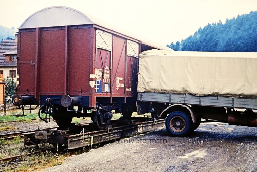 Schonau_Ladestrase_gedeckter_Guterwagen_Normalspur_Schmalspurbahn_1967.jpg