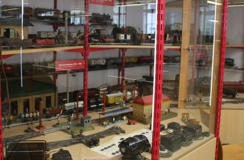 Spur_1_alte_Modelle_historisch_altes_Spielzeug_Museum_Schramberg-2.jpg