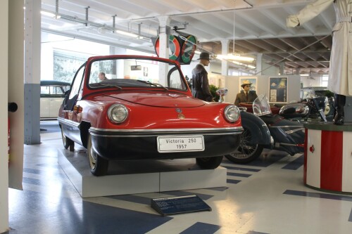 Victoria_250_Cabrio_rot_Kleinstwagen_1957_Automuseum_Schramberg_2025_Mai.jpg