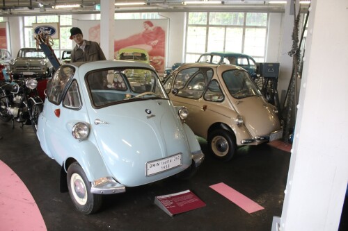 BMW_Isetta_Knutschkugel_Post_gelb_Blau_Automuseum_Schramberg_2025_Mai-1.jpg