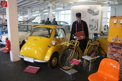 BMW_Isetta_Knutschkugel_Post_gelb_Blau_Automuseum_Schramberg_2025_Mai-3.jpg