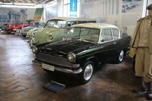 Lloyd_Arabella_schwarz_weis_Automuseum_Schramberg_2025_Mai.jpg